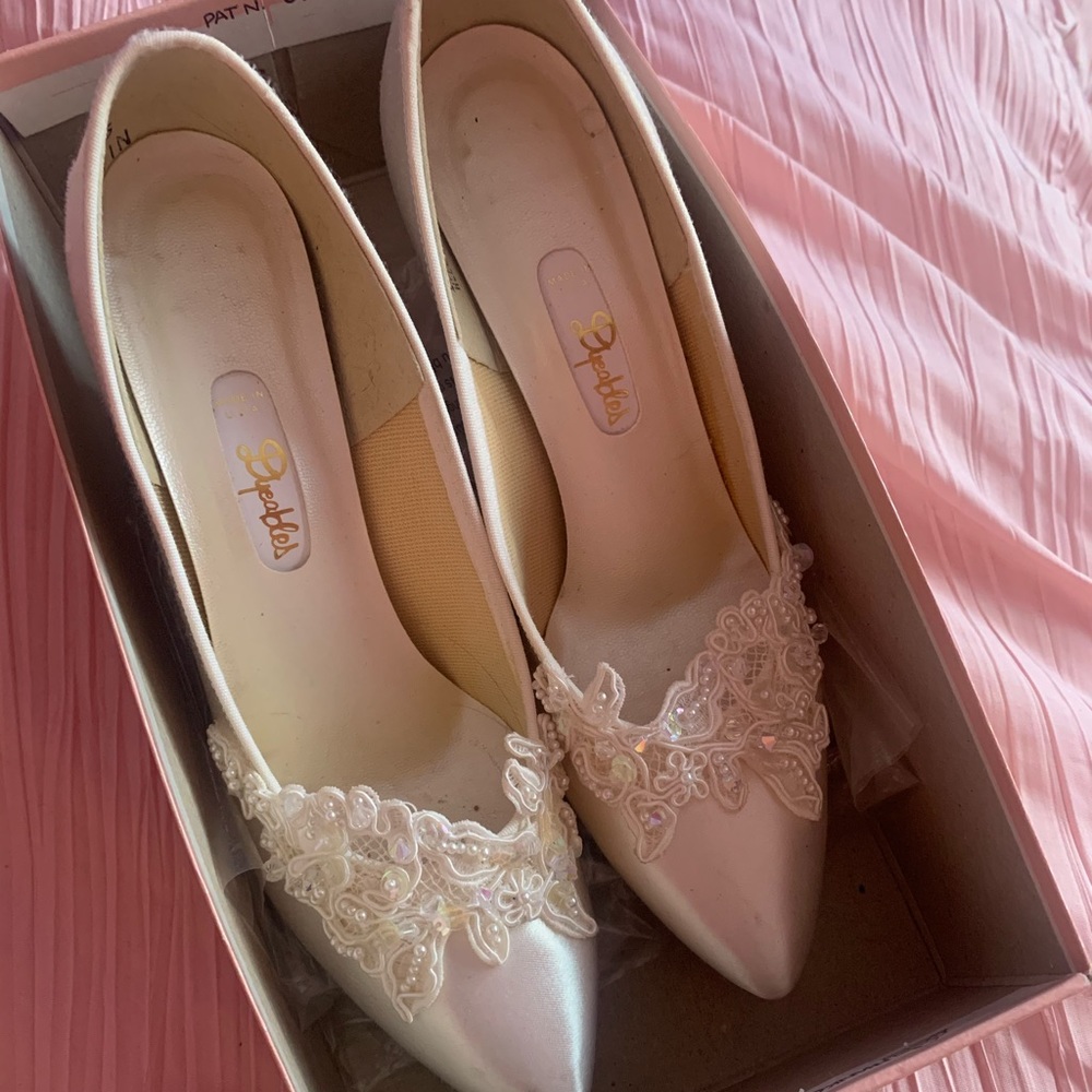 Vintage White Size 7.5